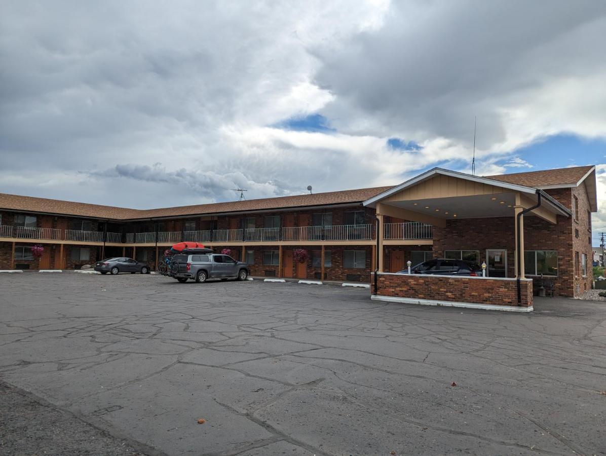 Henry'S Fork Inn Сент-Энтони Экстерьер фото